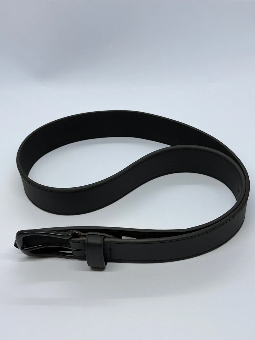 Old Navy Black Men's Smooth Leather Belt with Matte Black Buckle